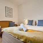 Maison 2 Terrasse A En Baroeul. Марк-ан-Барёль