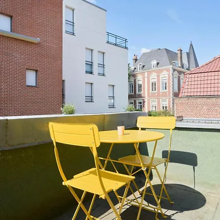 Maison 2 Terrasse à En Baroeul. Affittacamere 3*